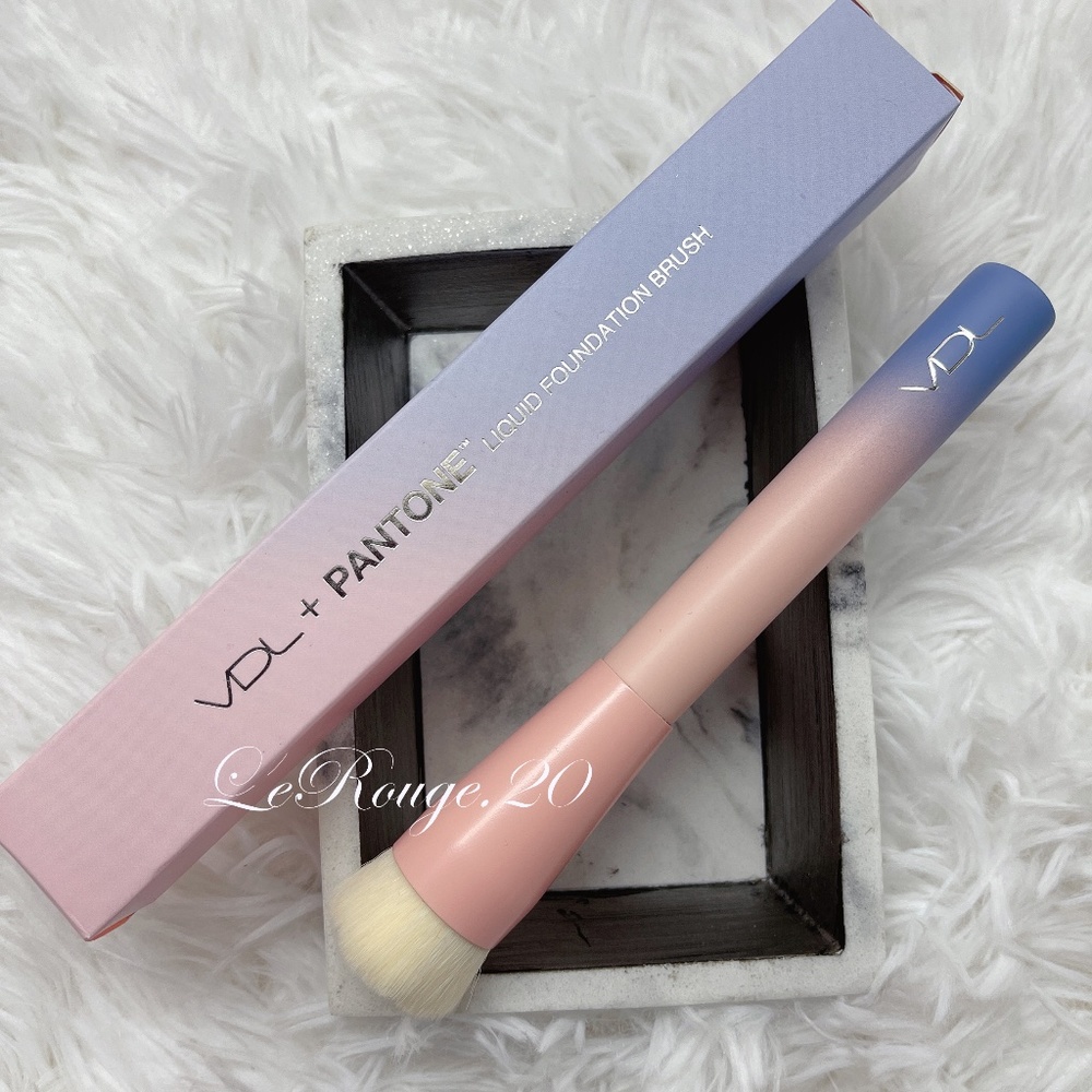 VDL + pantone liquid foundation brush
